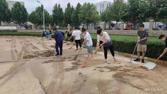 微光匯聚、風雨同舟，我們一起扛！