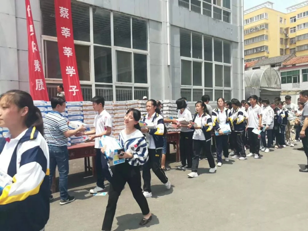 花花牛|捐助教育100萬(wàn)元！做公益，我們是認(rèn)真的！